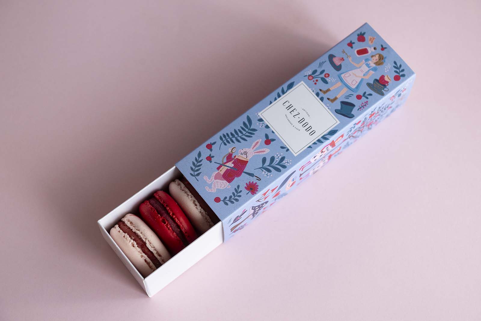 6 db-os macaron válogatás 'Wonderland' díszdobozban (kék)