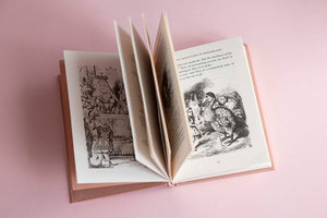 Alice in Wonderland könyv