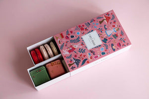 Macaron & mignon válogatás 'Wonderland' díszdobozban (6+4)