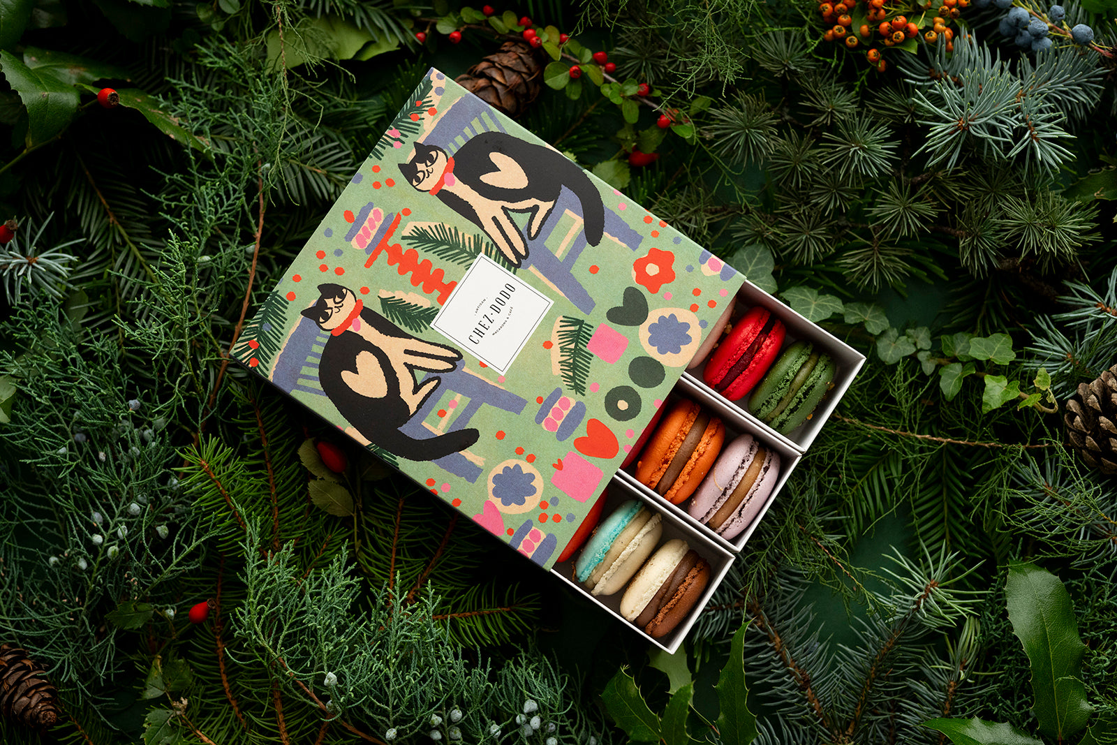 18 db-os macaron válogatás 'Cats' díszdobozban